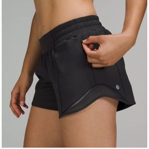 EUC Lululemon Hotty Hot Low Rise Lined Shorts 4”